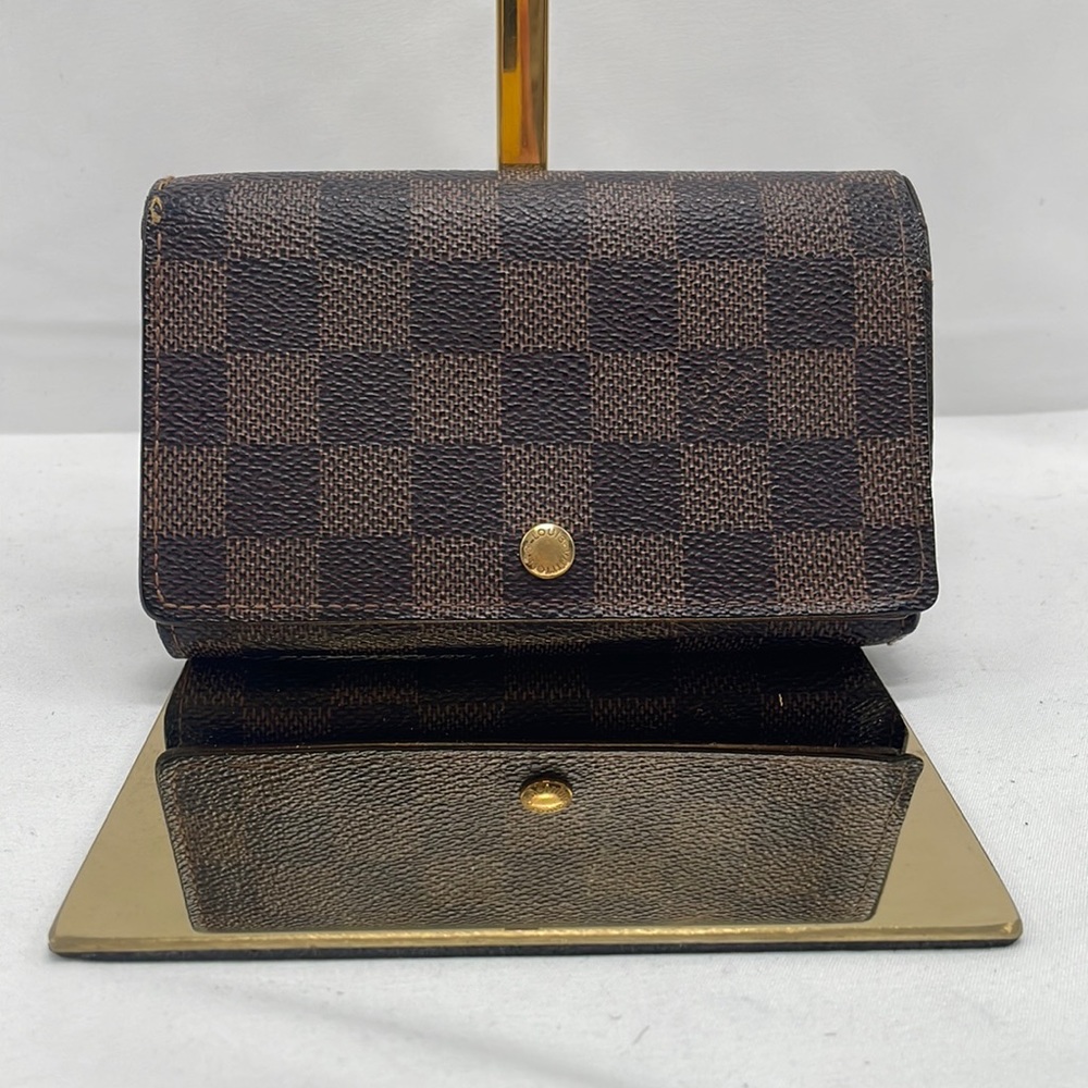 LV sarah damier wallet